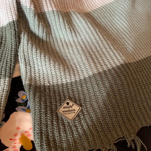 Simply southern cut fringed‎ distressed sweater. Worn once. - Picture 6 of 6